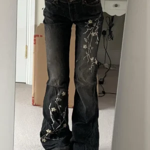 Weekeep Floral Embroidery Jeans Vintage 2000s Low Rise Flared Jeans Women Retro Y2k Baggy Denim Pants High Street Basic Trousers